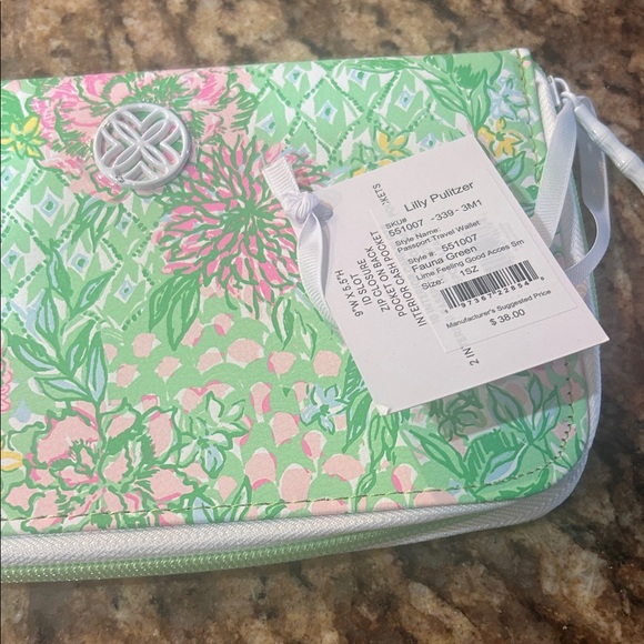 Lilly Pulitzer Accessories - Lilly Pulitzer Pink and Green Floral Passport Travel wallet BNWT